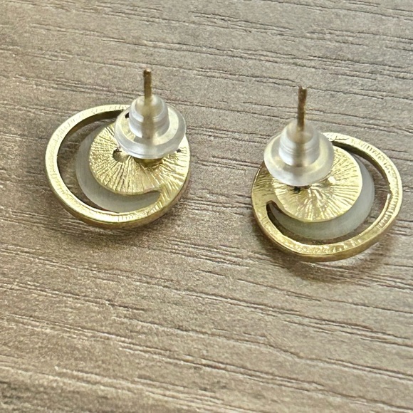 Modernist Gold-Tone Circle Stud Earrings Minimalist Open Hoop Catseye Design - Picture 3 of 5